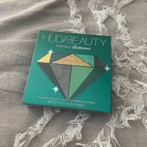 Brand New HUDA BEAUTY Eyeshadow Palette